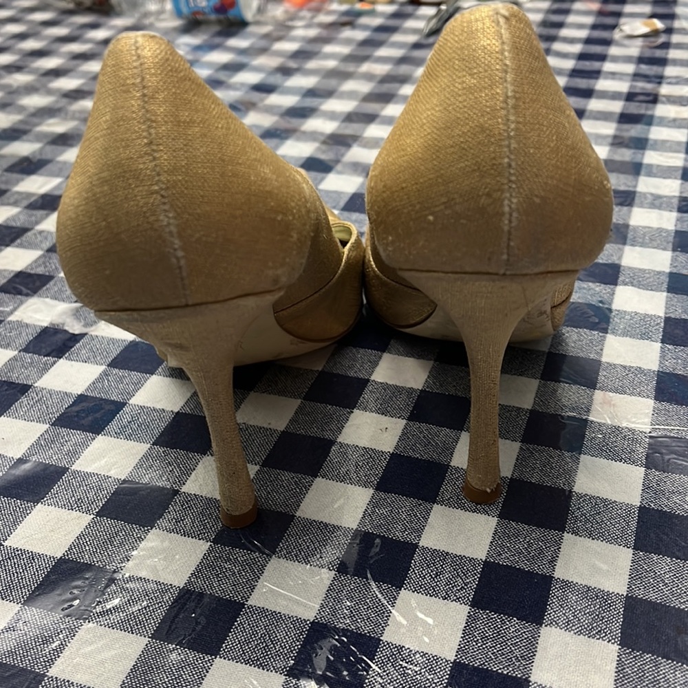๐ท๏ธ 5 for $15 Well loved BCB Girls, gold fabric high heels, size 10. - Picture 7 of 7